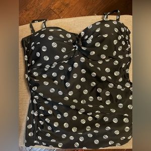 Black and white polka dot tankini top size M